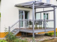 Balkonanbau mit Ueberdachung und Treppe